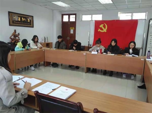 新闻学院党总支顺利完成各支部换届选举