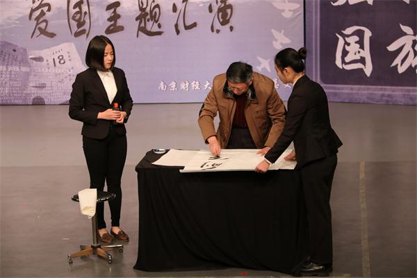 新闻学院举办“悼念南京大屠杀死难同胞遇难80周年”爱国主题汇演