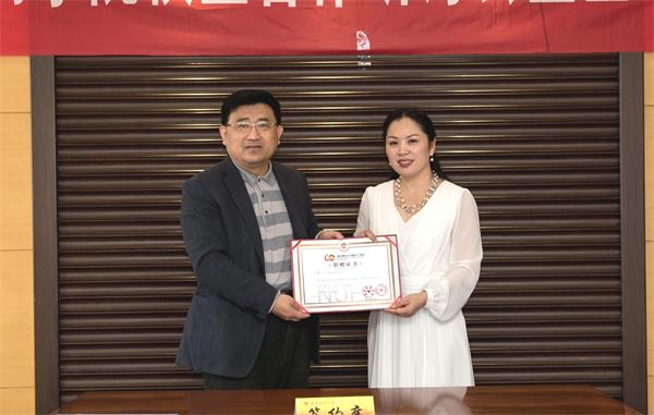 江苏金鼎文化传播有限公司在我校新闻学院设立教育发展基金