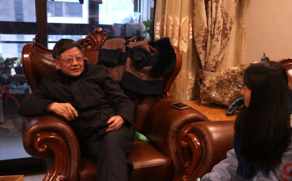 新闻学院举行“解忧杂货铺”活动