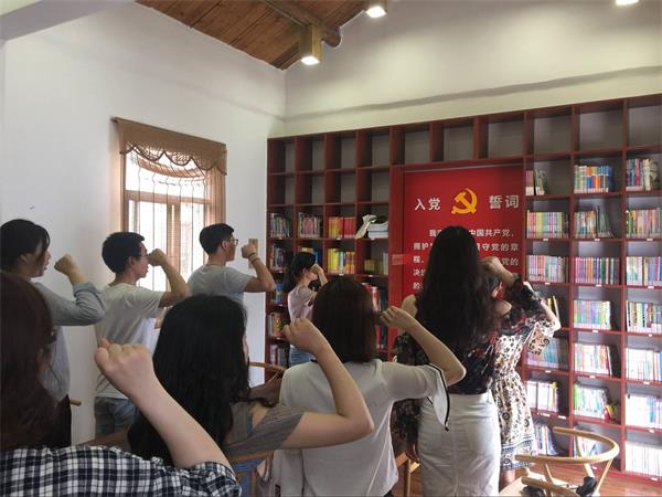 我院举办研究生科技文化月之“纪念马克思诞辰200周年”主题党日活动